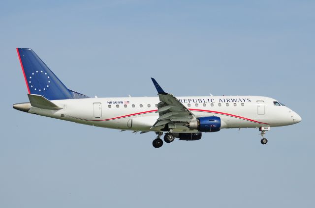 Embraer 170/175 (N866RW) - Seen at KDCA on 3/27/2010.      a href=http://discussions.flightaware.com/profile.php?mode=viewprofile&u=269247  [ concord977 profile ]/a