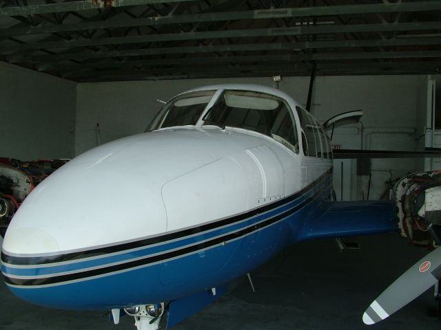 Piper Navajo (N88YA)