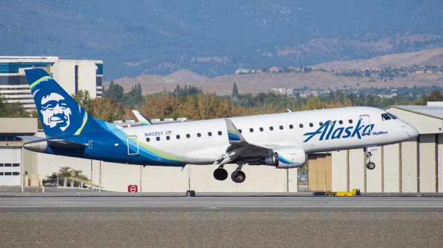 Embraer 175 (N403SY) - ASA3327/SKW3327 - PDX-RNO