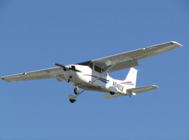 Cessna Skyhawk (N646CB) - Landing RWY 24