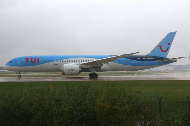 Boeing 787-9 Dreamliner (G-TUIL)