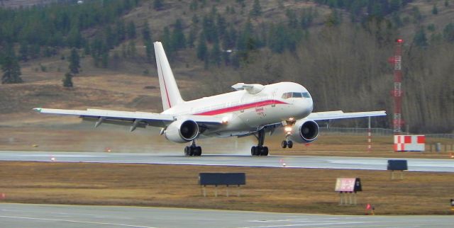 Boeing 757-200 (N757HW)