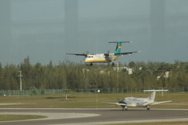 de Havilland Dash 8-400 (C6-BFG) - 091513 BHS DHC8-400 landing Rwy 14. Beech 1900C N376SA holding on Twy H.