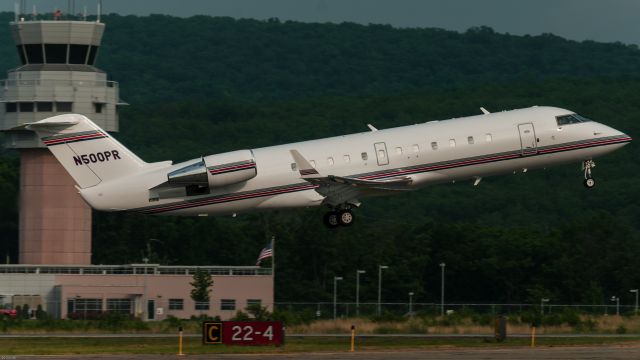 Canadair Regional Jet CRJ-200 (N500PR)