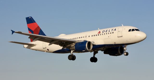 Airbus A319 (N315NB)