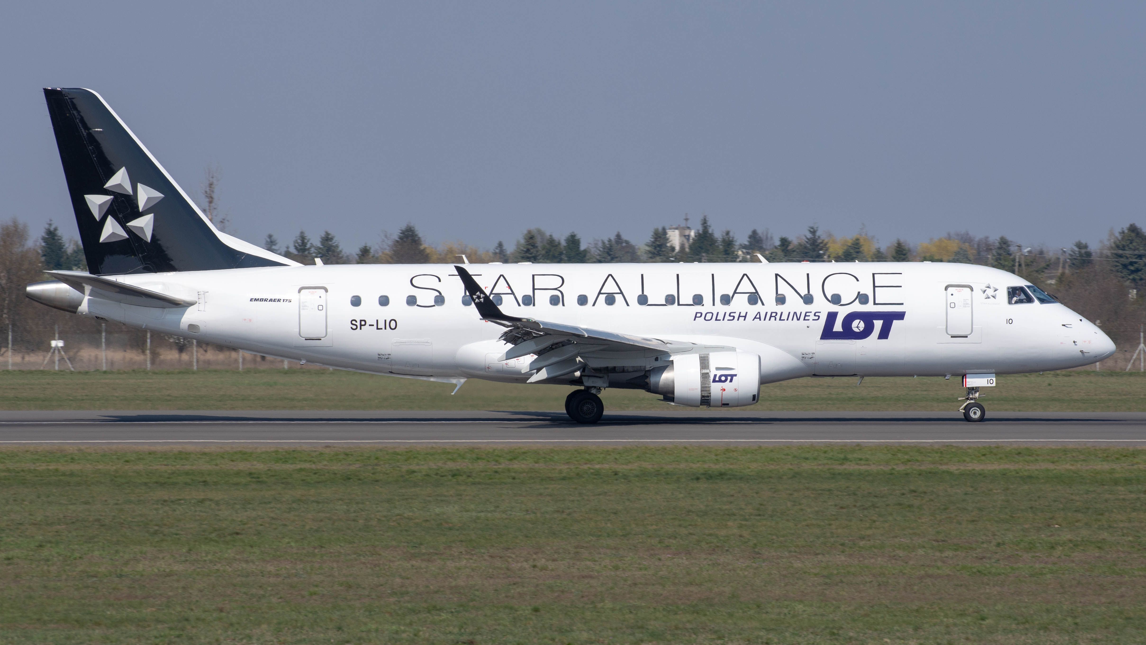 Embraer ERJ 175 (SP-LIO)