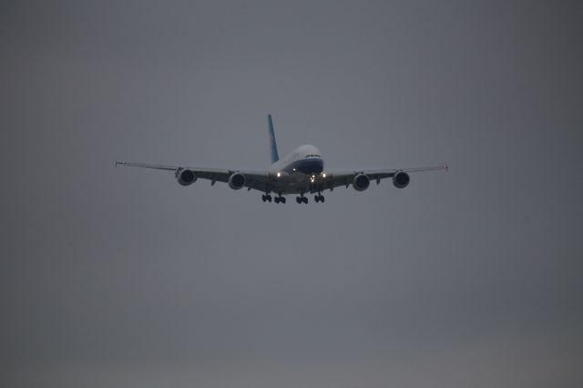 Airbus A380-800 (B-6136)