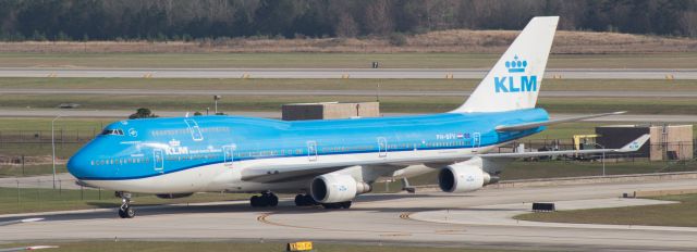 Boeing 747-400 (PH-BFV) - KLM taxis up to terminal D after landing on runway 27. Feb. 11, 2017