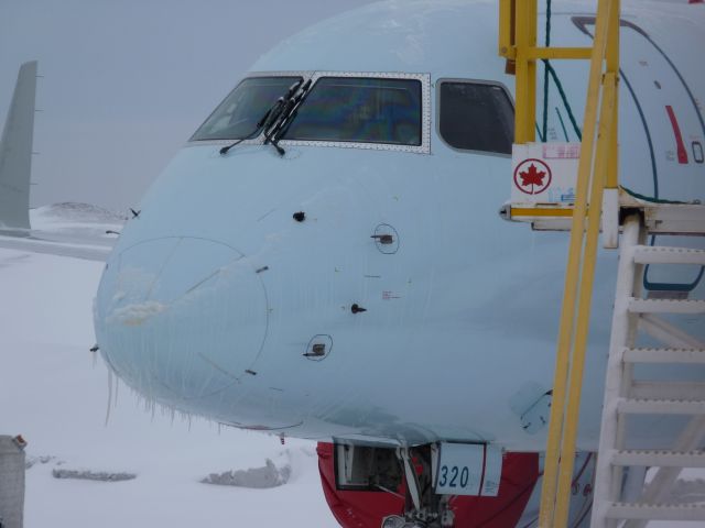 Embraer ERJ-190 — - frozen nose