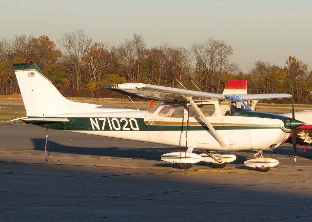 Cessna Skyhawk (N7102Q) - Parked at Downtown Shreveport.