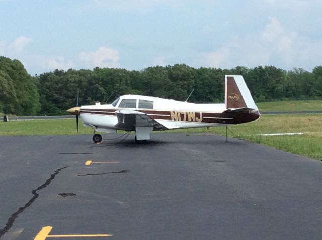 Mooney M-20 (N17WJ)