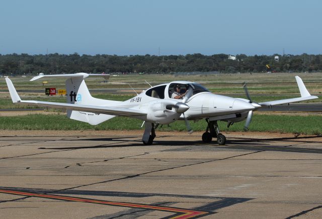 Diamond Twin Star (VH-YBV)
