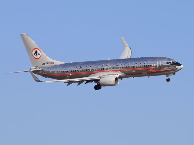 Boeing 737-800 (N905NN)