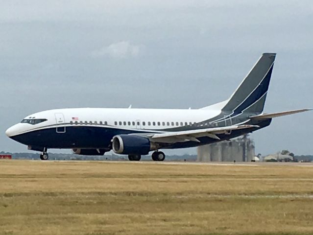 Boeing 737-700 (N737MT)