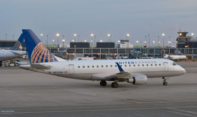 Embraer 170/175 (N855RW) - United Express Embraer ERJ-170SE N855RW in Chicago 