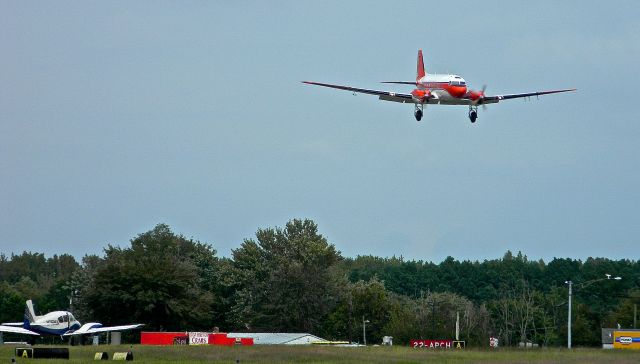 Douglas DC-3 (N115U)