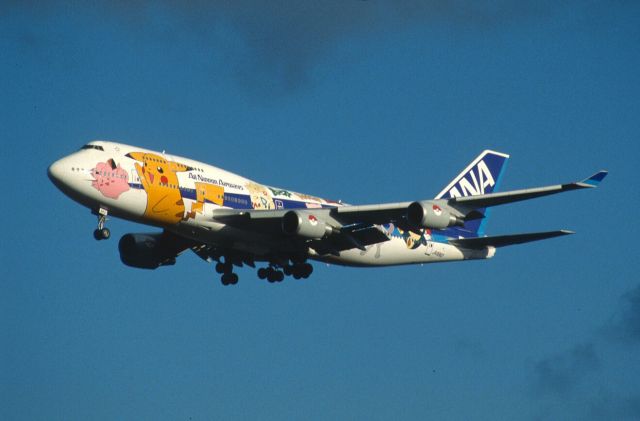 Boeing 747-400 (JA8962) - Final Approach to Narita Intl Airport Rwy34L on 2000/04/08 " Inter Pokemon c/s "