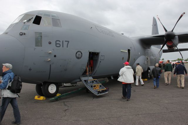 13-0617 — - Spectacle aérien aéroport des cantons Bromont QC CZBM 16-08-2014 Lockeedbr /C-130 Hercules.