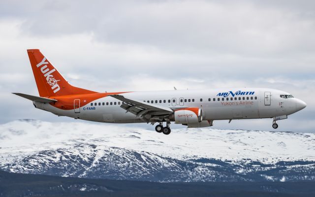 BOEING 737-400 (C-FANB)