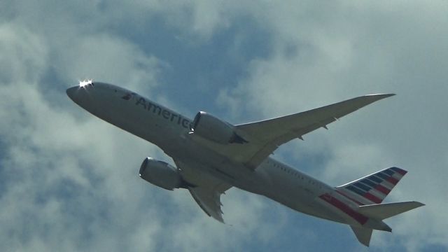 Boeing 787-8 (N805AN) - Americans 787 Dream)liner blasting out of OHare with service to Tokyo/Narita. Funny enough, the JAL flight to NRT departed just minutes before!