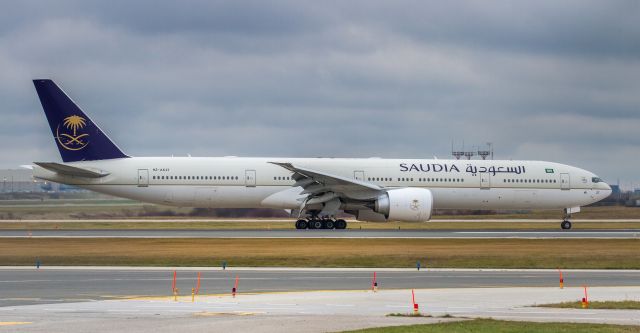 BOEING 777-300 (HZ-AK27)