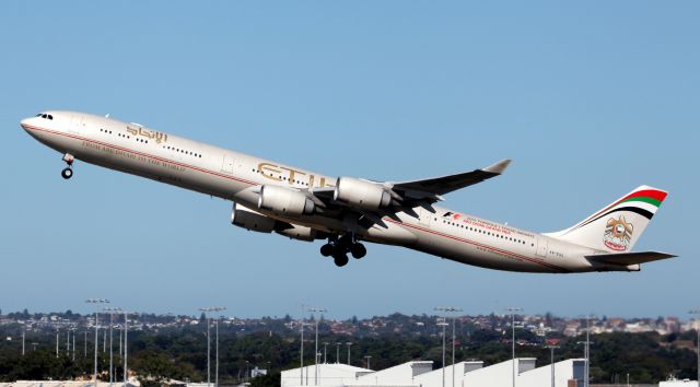 Airbus A340-600 (A6-EHL) - Departing 34L