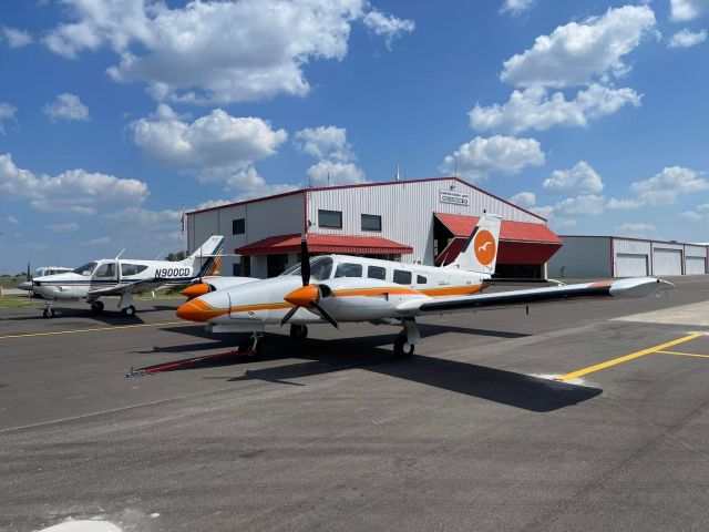 Piper Seneca (N11YN)