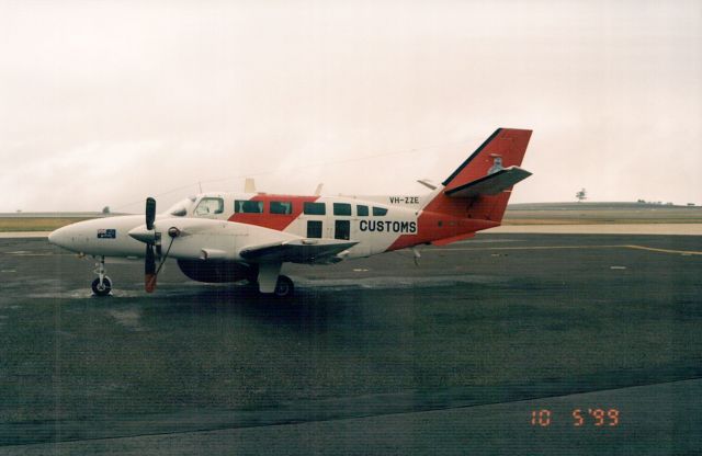 de Havilland Dash 8-300 (VH-ZZE) - Customs Reims F406.