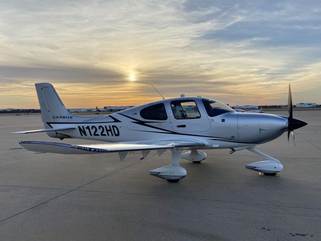 Cirrus SR-22 (N122HD)