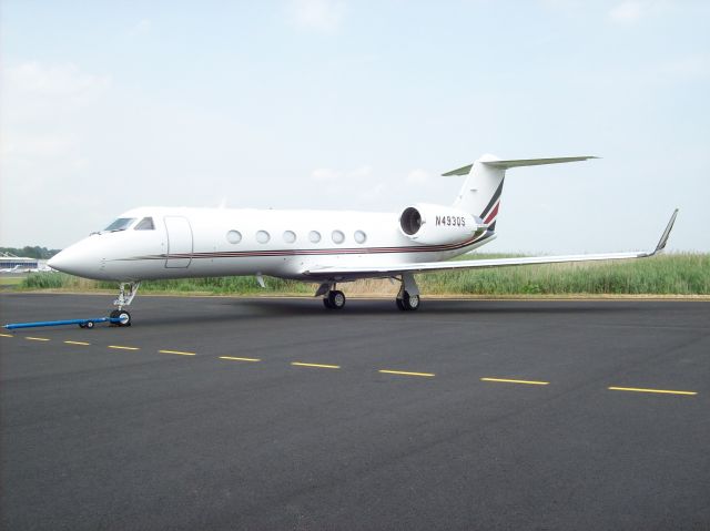 Gulfstream Aerospace Gulfstream IV (N493QS) - NJI G-IV SP on the ramp at Teterboro First Aviation.