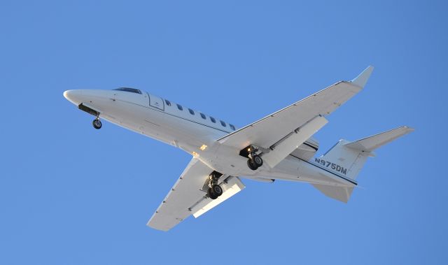 Learjet 45 (N975DM2) - Learjet 45 landing at McGhee Tyson in Alcoa, TN