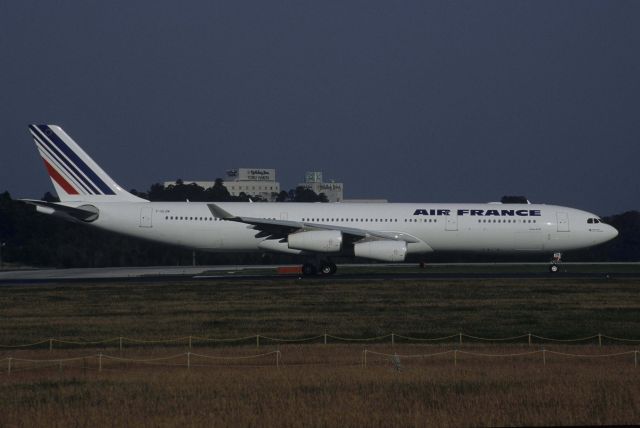 Airbus A340-300 (F-GLZM) - Departure at Narita Intl Airport Rwy16R on 1998/11/03