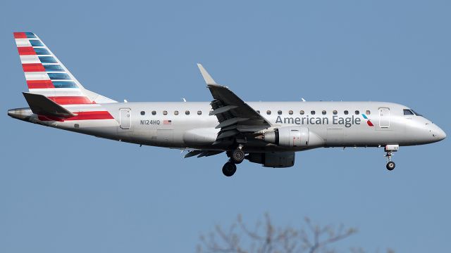 Embraer 175 (N124HQ) - ILS RWY 22L