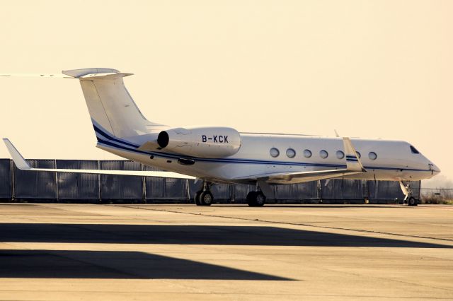 Gulfstream Aerospace Gulfstream V (B-KCK) - No attractive picture but a rare registration for our airport.