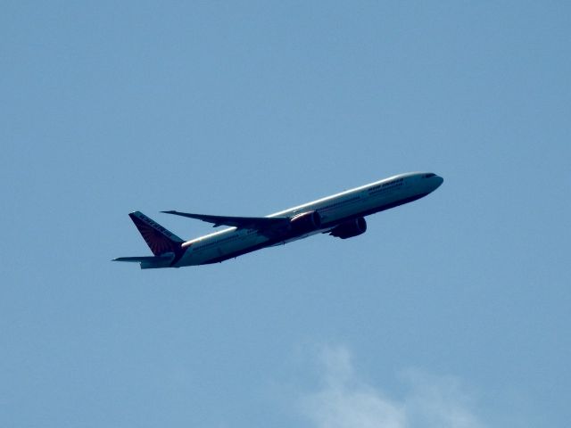 BOEING 777-300ER (VT-ALO)