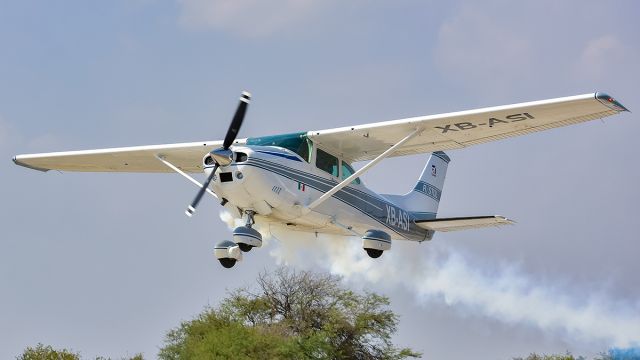 Cessna Skylane (XB-ASI) - Fotografía tomada en el Aeródromo El Loreto en La Barca, Jalisco, México.