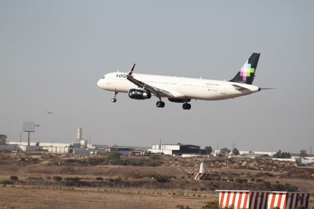 Airbus A321 (XA-VLZ) - FINAL APPROACH 27 MMTJ