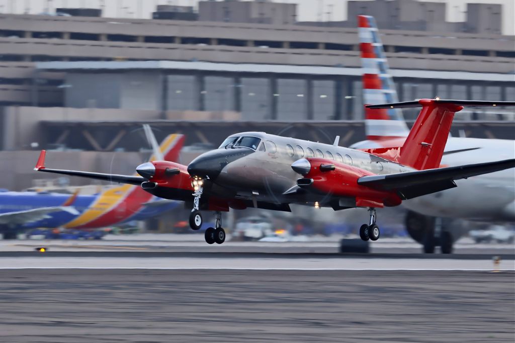 N575RD — - Morning arrivals at KPHX