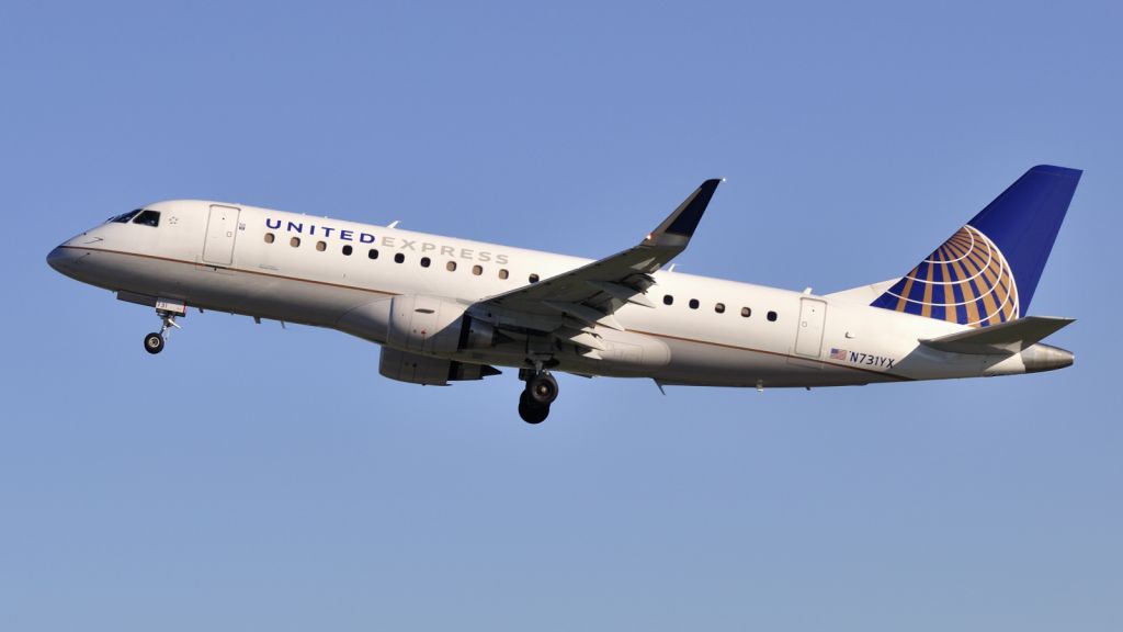 Embraer 175 (N731YX)