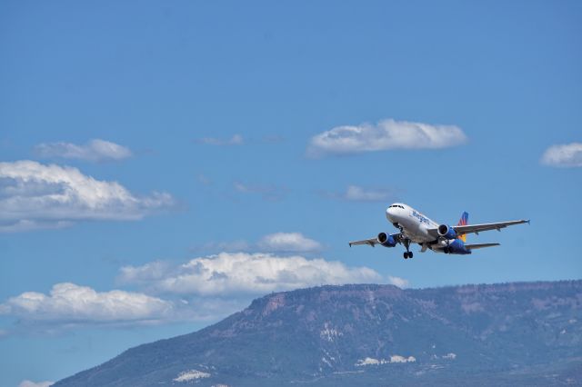 Airbus A319 (N306NV)