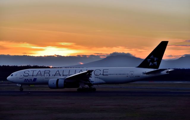 Boeing 777-200 (JA712A)