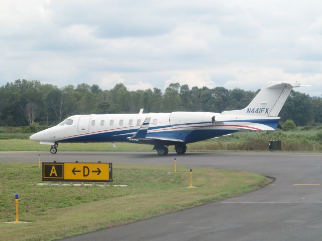 Learjet 45 (N441FX) - Take off runway 05.