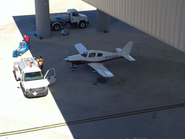 Cessna 350 (N193DW) - From the rooftop of the beautiful Galaxy FBO in Conroe, Texas.