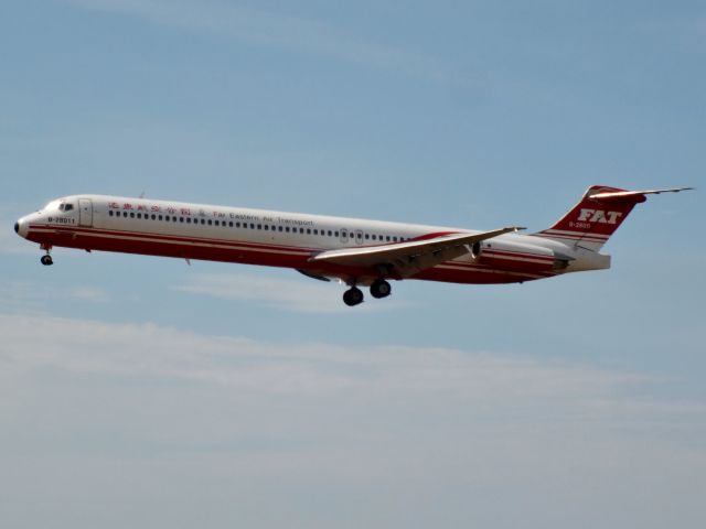 McDonnell Douglas MD-82 (B-28011)