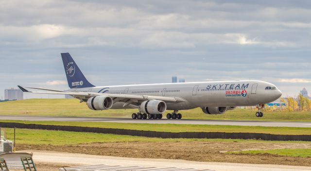 Airbus A340-600 (B-6053) - Reversers deployed and slowing on runway 33L