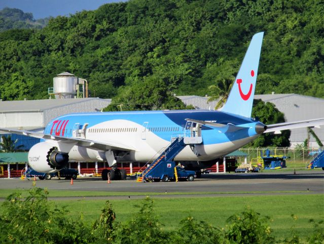 Boeing 787-9 Dreamliner (G-TUIK)