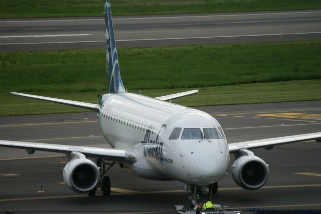 Embraer 175 (N633QX) - AS/QXE2064 PDX-SEA 5/6/23