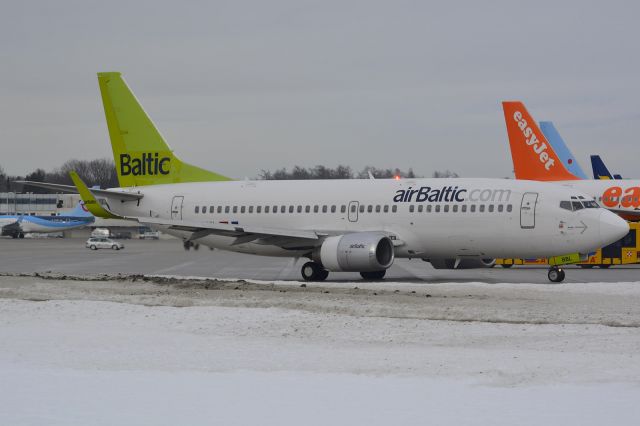 BOEING 737-300 (YL-BBL)