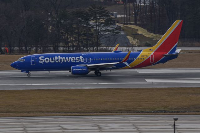 Boeing 737-800 (N8678E)