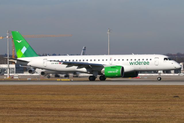 Embraer E190-E2 (LN-WEB)